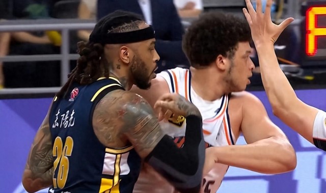 极速赛车-突发！粤沪大战，卢伟宣布超级外援轮休，球迷：或是烟雾弹？