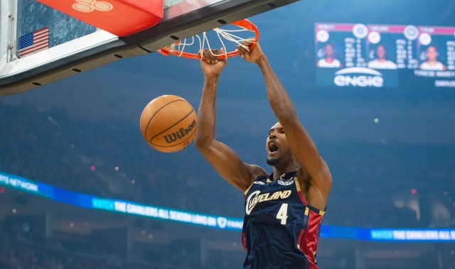 极速赛车开奖记录-下半场机会不多！小莫布里半场就拿到13分11板 全场14分14板3帽