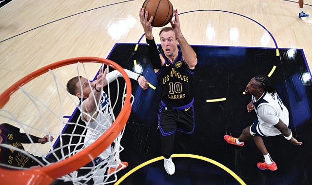 极速赛车-不只是一个三分投手，湖人吃下后场新援真是一笔极其关键的操作？